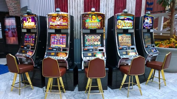 Mobile phone displaying inna togel draw schedule with entry deadline timers